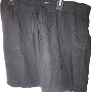Gloria Vanderbilt black shorts